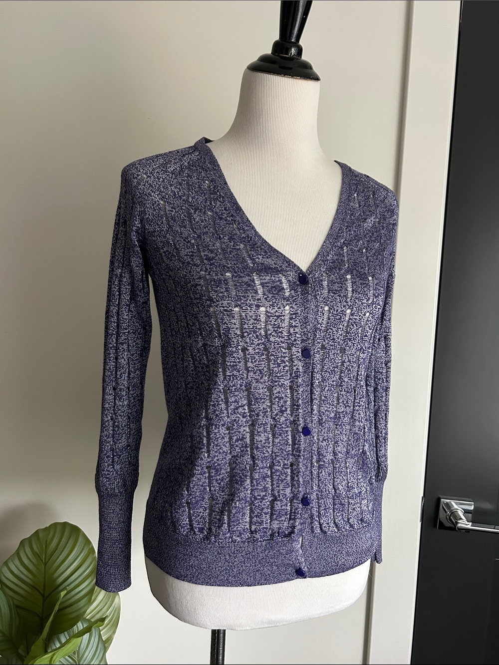 Simply Vera wang S Purple shimmer V-Neck Button-Up fitted sleeve Sweater